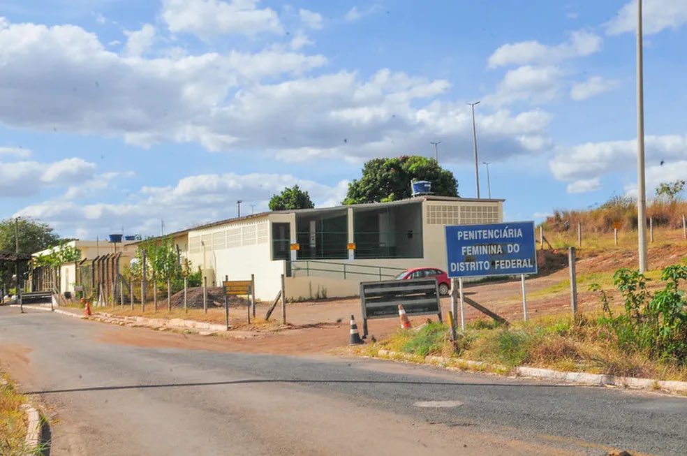 UpdateCharts tweet media