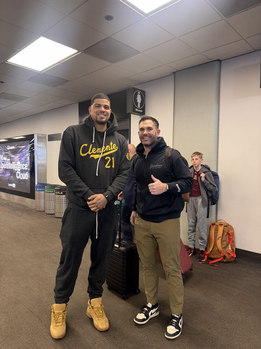 JoeyJB3's tweet photo. @DBetances68 @pinstripealley Great seeing you at the airport yesterday. Go Yanks! https://t.co/seT7mq4SEr