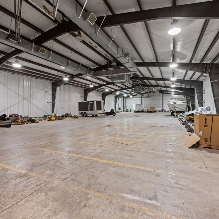 😮 83,200 SF of Industrial Buildings😮 
Industrial property includes approximately 83,200+ SF of total building area across multiple structures situated on a 15-acre parcel.  
🔑 Contact the Langan &amp; Hadjis Team at 563-484-4151
✅ More details at buff.ly/cpBW8Jd