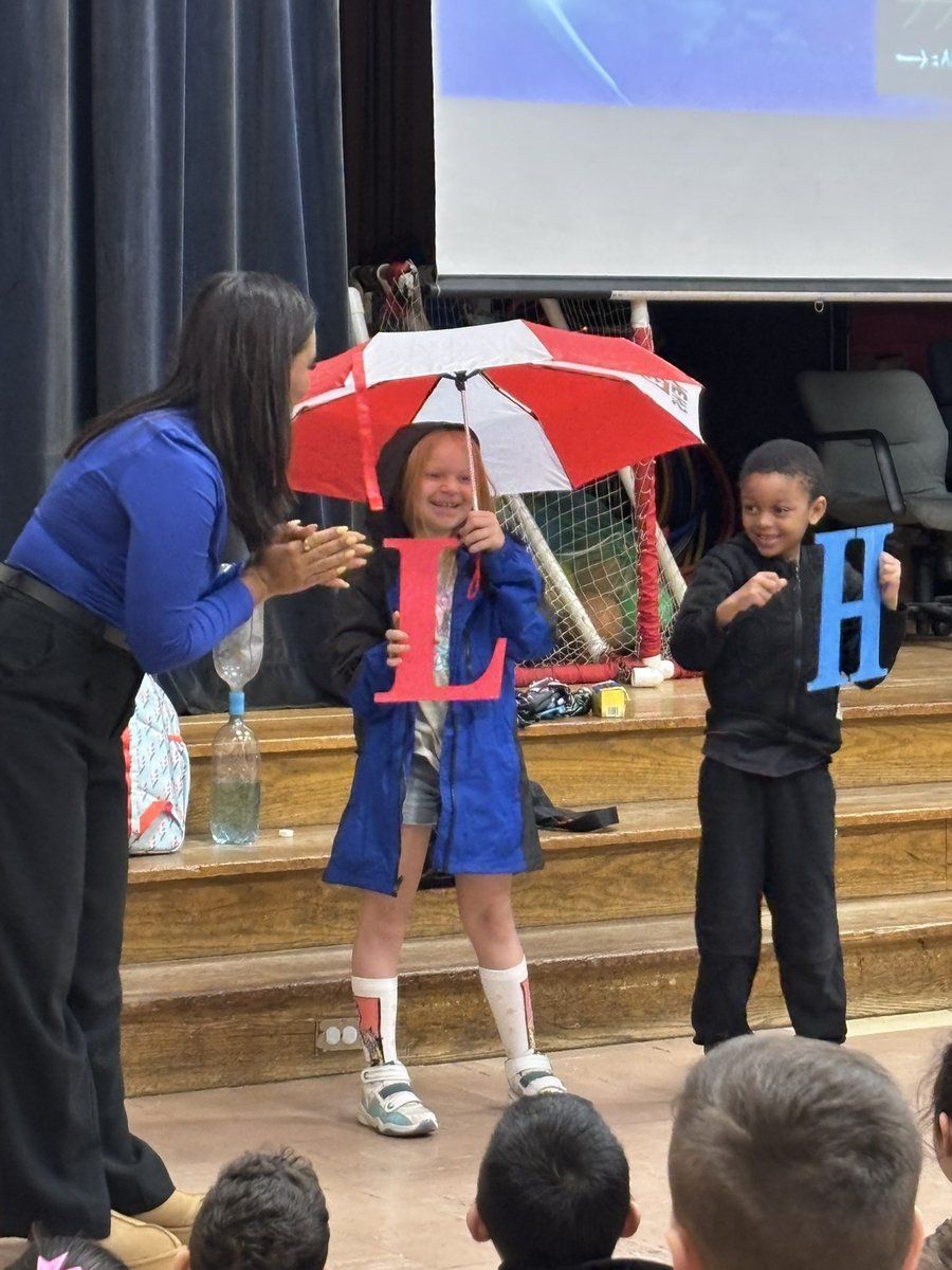 PCSDdentzler's tweet image. Thank you to Kelly Dobeck from channel 19 for teaching our second graders all about being a meteorologist and high-pressure low pressure. #PCSDProud #DentzlerEagle #AlwaysLearning.