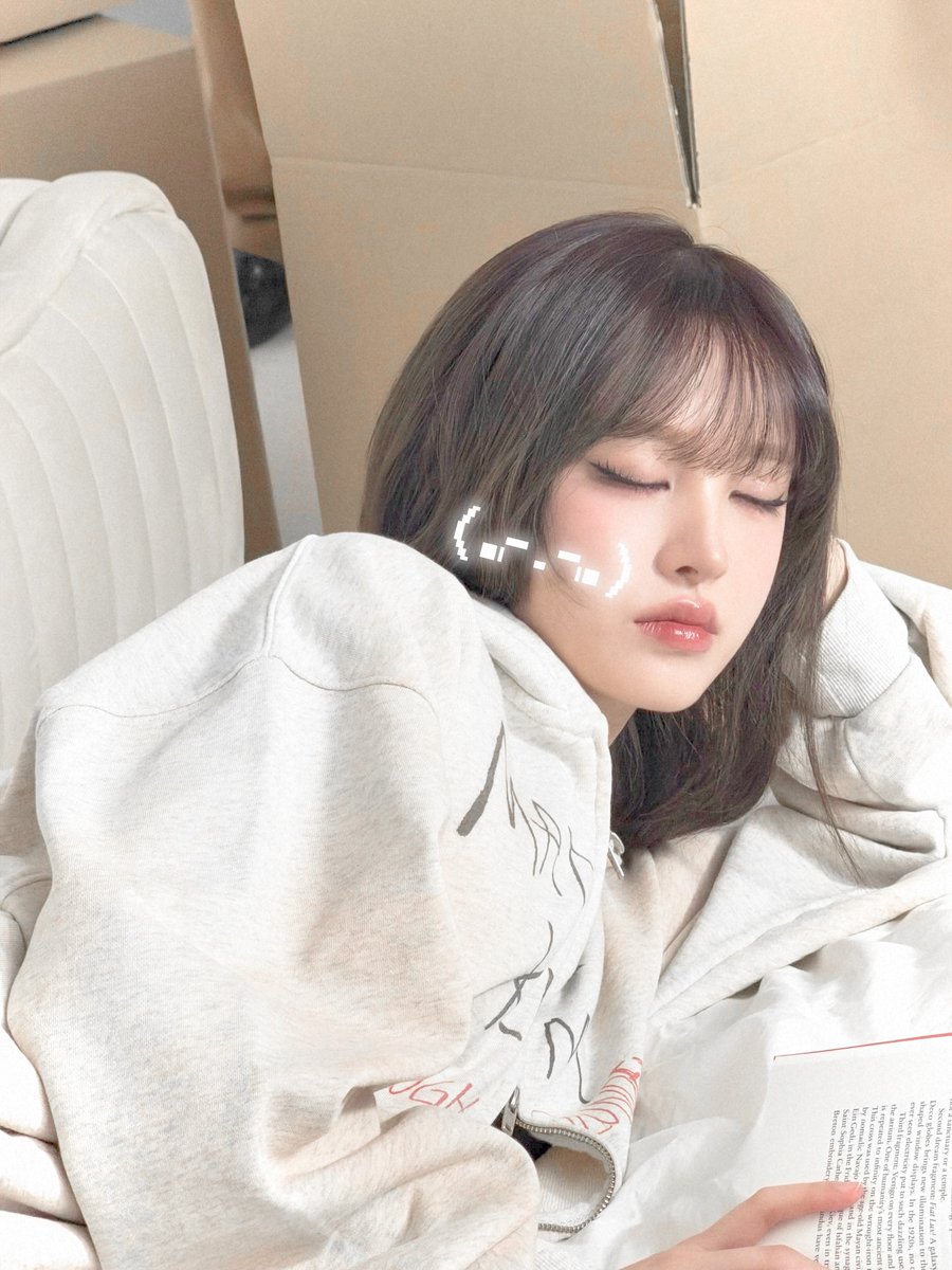 Dreaming softly between pages and quiet thoughts . .   𝜗𝜚ྀིྀ