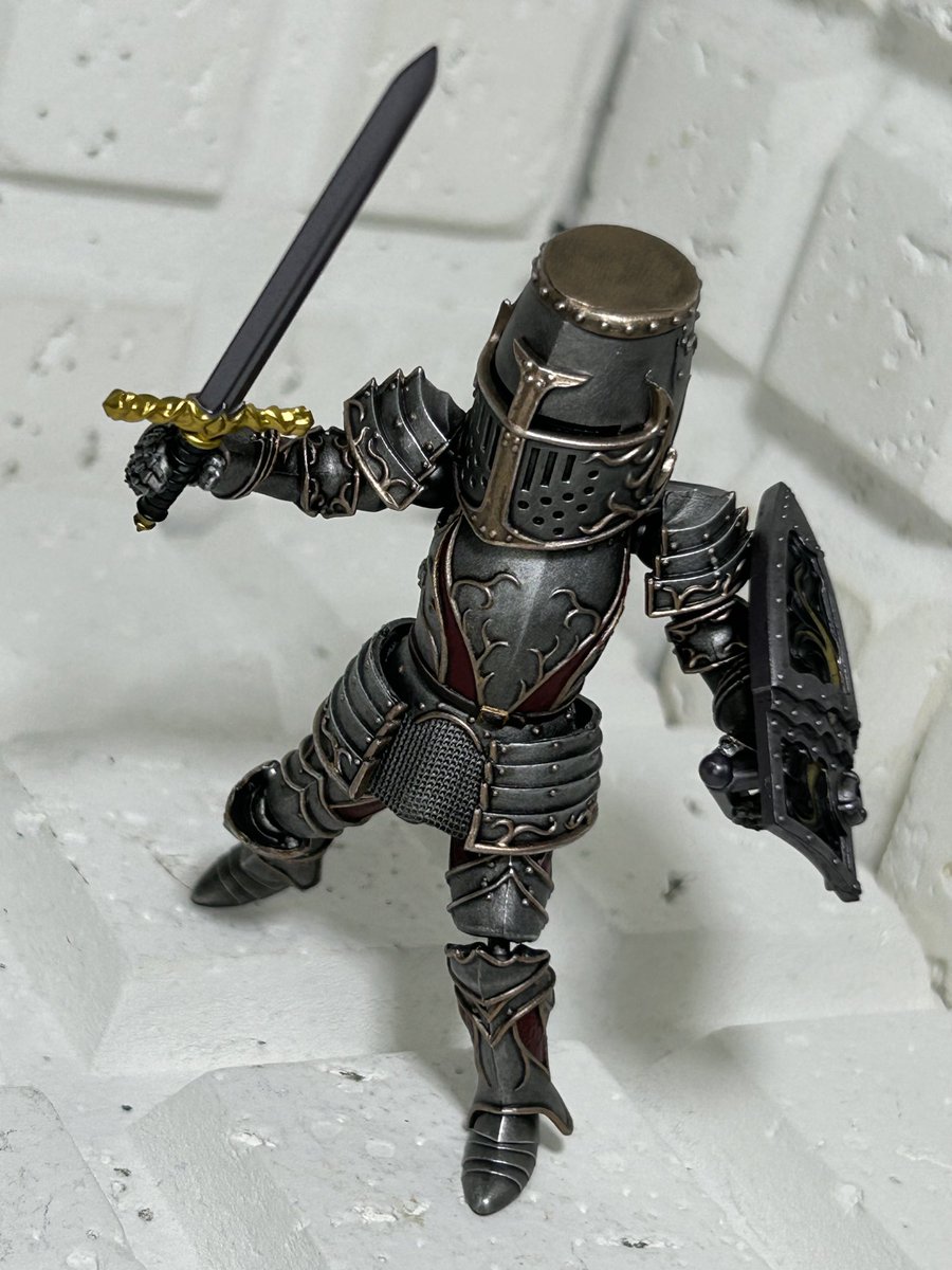 やっと塗り終わった…
ちょっと裕福な所の騎士さんじゃのう⚔️

#中世騎士可動フィギュア
#ドリームカプセル