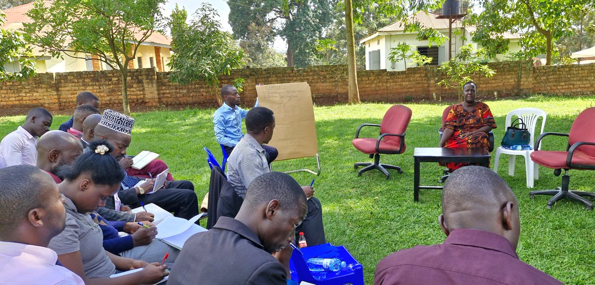 Kyaddondo_Ssaza's tweet photo. Ekitundu ey'okusatu mu lunaku olusooka kitandise, era nga kati tutandise  Omusomo ogw'okusatu nga Omulezi w'Essaza Kyaddondo Oweekitiibwa Nabukenya Christine y'akulembeddemu.
Ekinyusi kikutte mu Nkiiko ne alipoota. https://t.co/KcpaIWfhSo