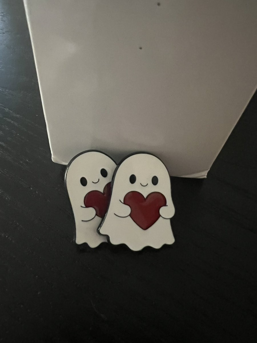 marissalaschi's tweet photo. If you’re going to Bad Omens at the Forum tonight come say hi and get a ghostie friend ✨☺️ https://t.co/s7i3yWlaZe