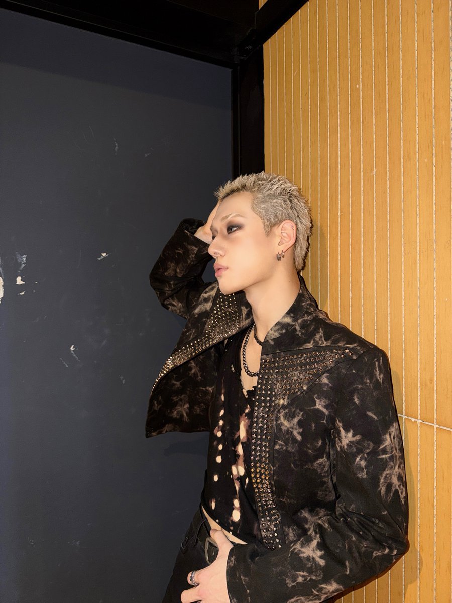 ALL(H)OURS tweet media