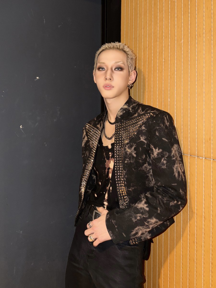 ALL(H)OURS tweet media