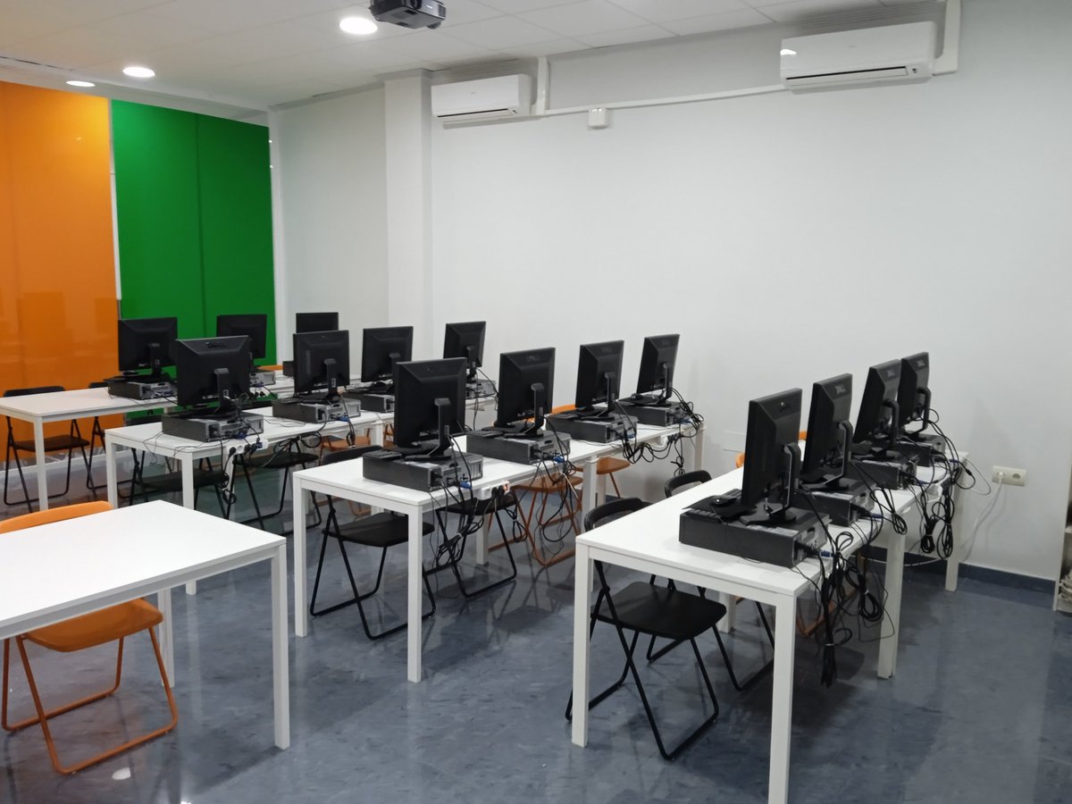 NetworkMakingOf's tweet photo. 📚ALQUILER DE AULAS 🖥️💻🖨️ por horas, días etc... Infórmate en NetworkFormación, C/ Doctor Miguel Díaz Recio, 16. Teatinos. Tel: 951910526 https://t.co/EPtR47tvJF