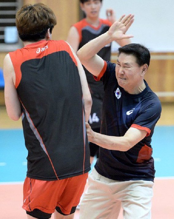 하원🩸 tweet media