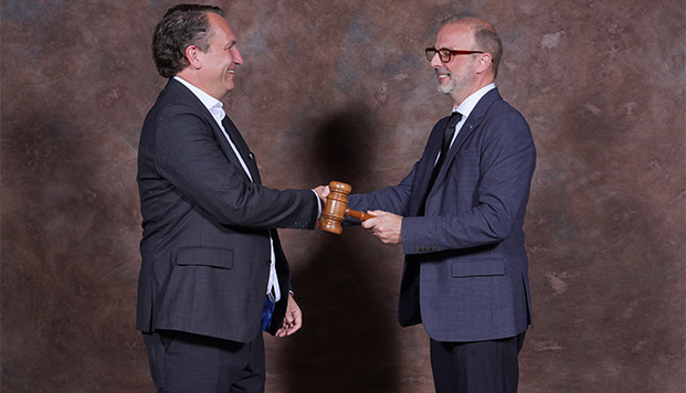 glassonweb.com tweet media