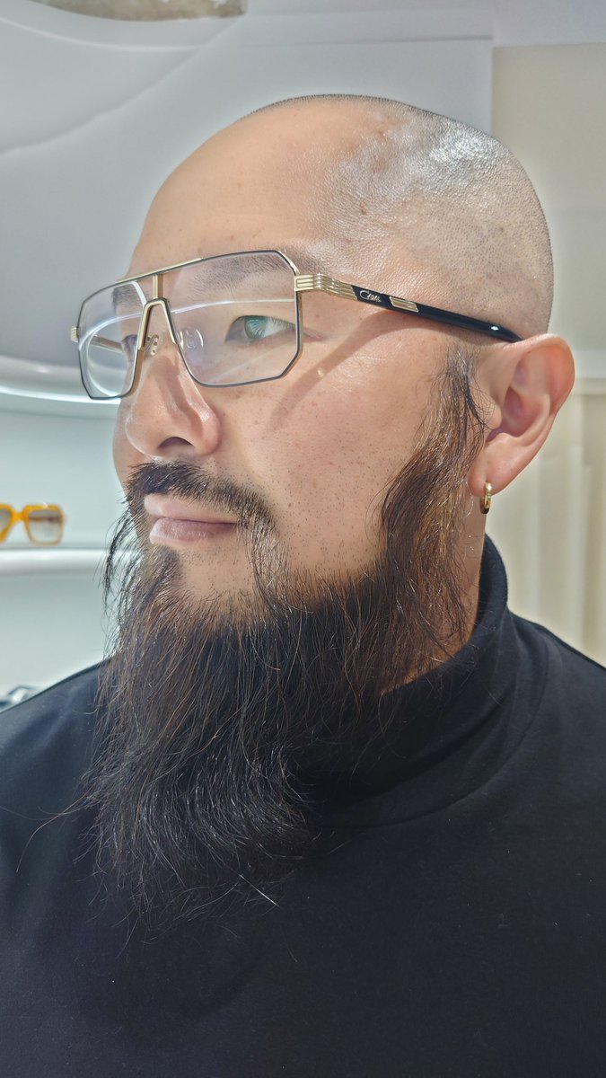 hirosuketaro3's tweet photo. CAZAL Mod.7111 Col.001
ついにCAZALで眼鏡を新調 https://t.co/wyBn7FiLut