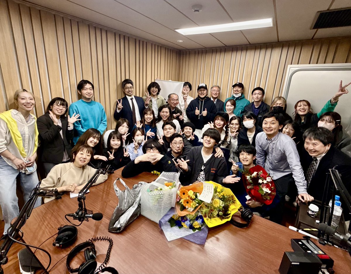 okubox9's tweet image. 山本将輝！やまモンの広島FM最後の日。
スタジオに入りきれない人が押し寄せて、
リスナーさんからは多くのメッセージ。
愛されてる。やまモンは幸せモンです。
今日の景色は日々間違ってなかった証明。
自分自身に大きな拍手を。よく頑張った。
⇨ radiko.jp/share/?t=20260…
#PUSH #山本将輝 #hfmpush