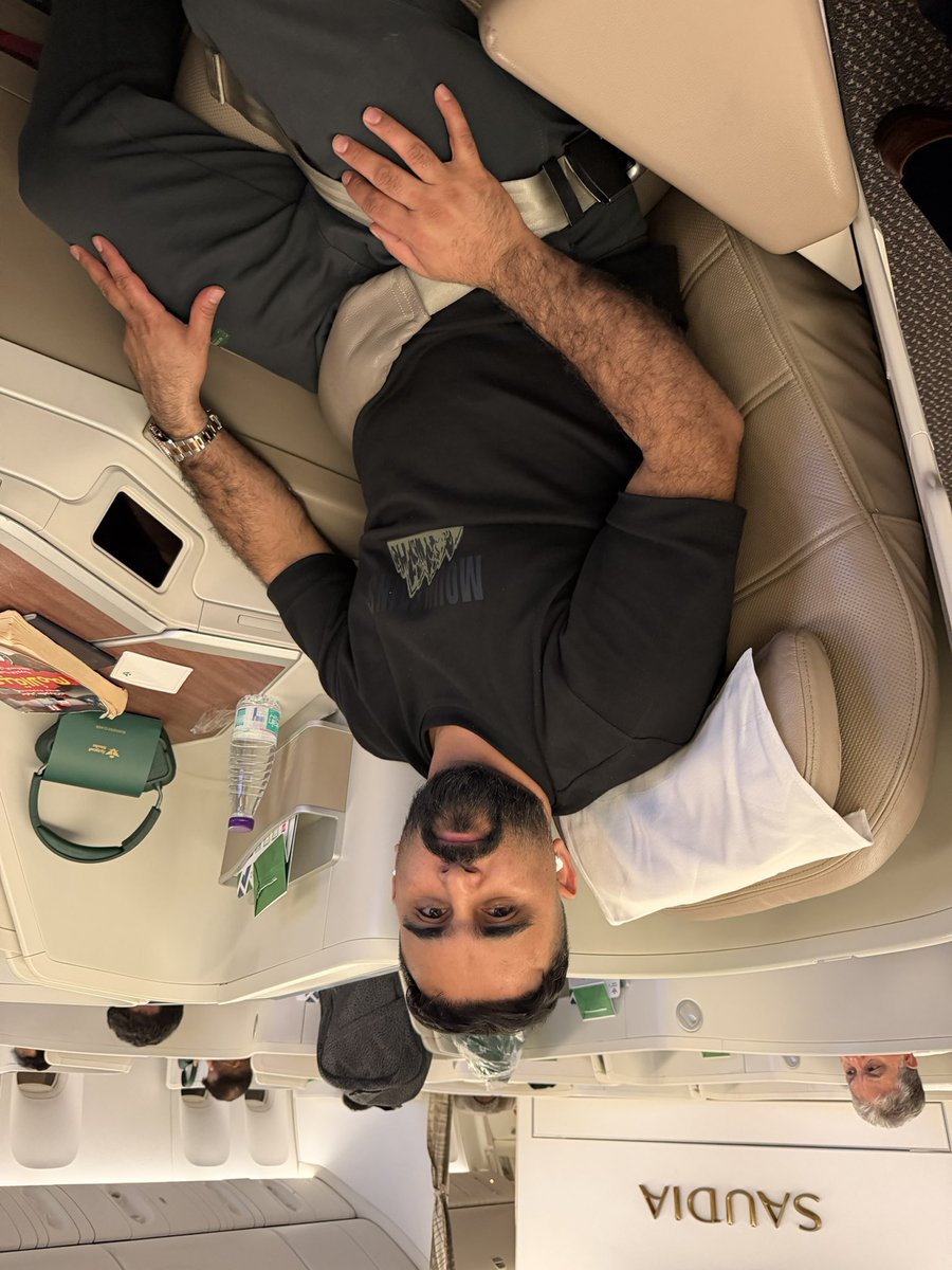 هل تتفق معي 
هذا ديوث 
نعم.
لا.