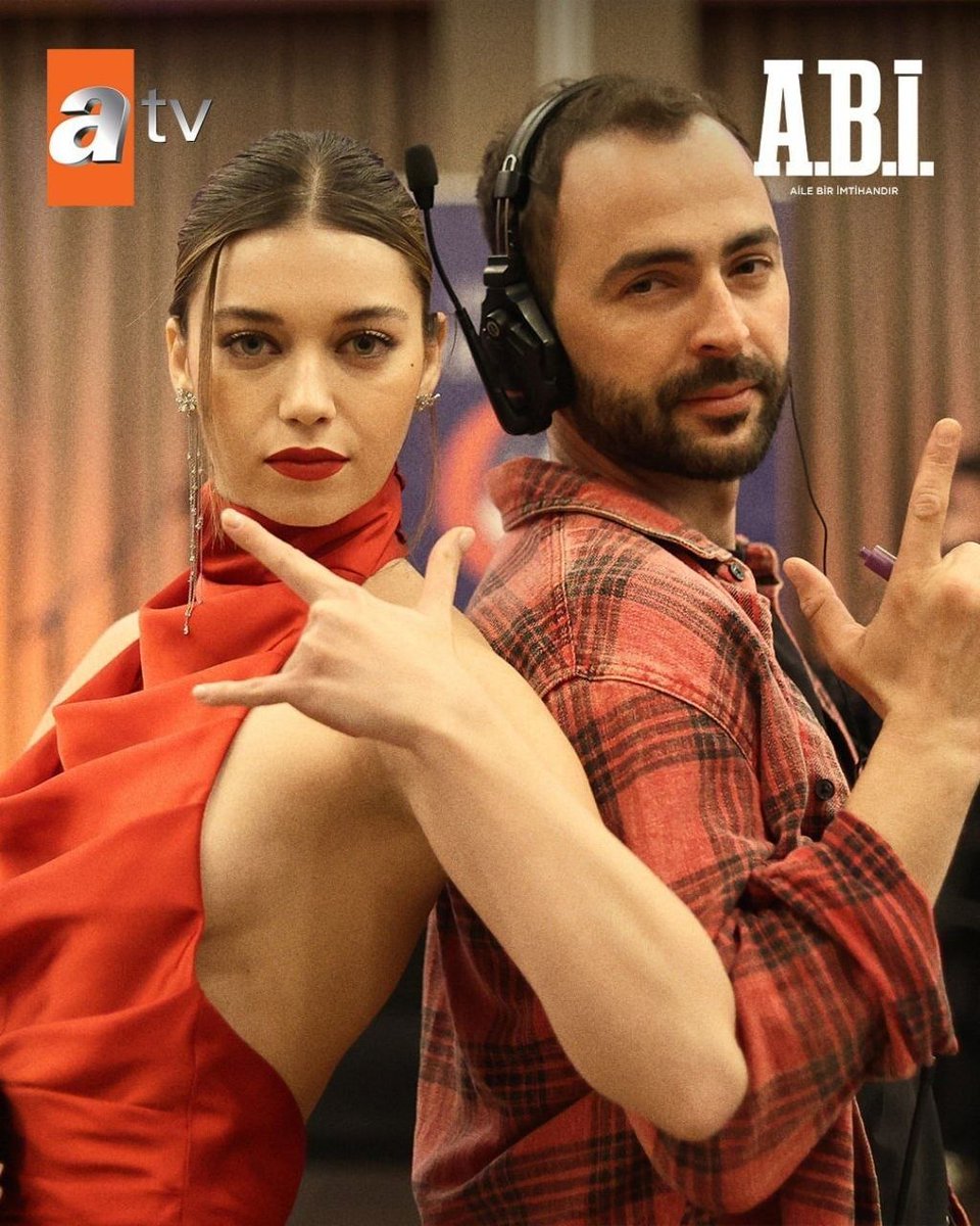 PageAfram's tweet photo. «Su tarea detrás de cámaras es difundir la alegría💕🥹»
–del cuenta oficial.
#abi̇ 
#AfraSaraçoğlu https://t.co/ScFIi8PZln