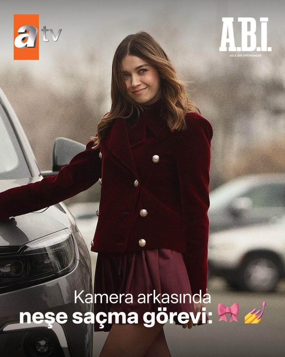 PageAfram's tweet photo. «Su tarea detrás de cámaras es difundir la alegría💕🥹»
–del cuenta oficial.
#abi̇ 
#AfraSaraçoğlu https://t.co/ScFIi8PZln