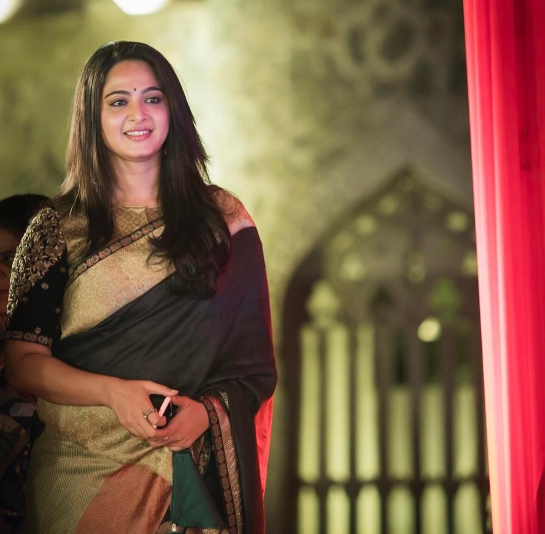 Hourly Prabhas Anushka🦋 tweet media