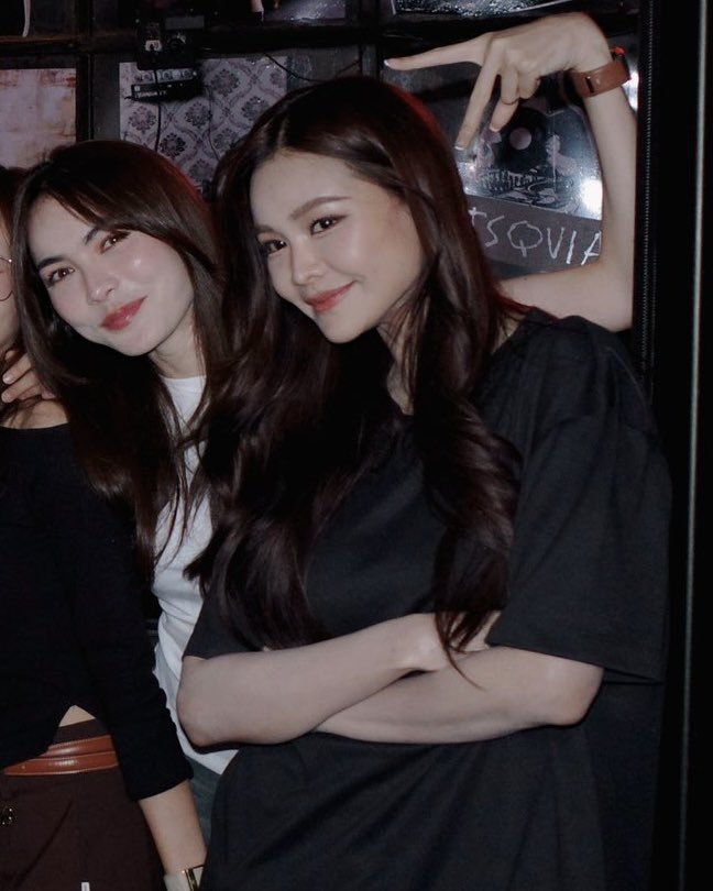 ppppppun_'s tweet photo. วิธีแสดงความเป็นเจ้าของก็ง่ายนิดเดียว โอบเอวบ้าง กอดคอบ้าง ให้มันโสดแค่แฟนคลับก็พอ 🙂‍↕️🙂‍↕️🙂‍↕️ https://t.co/Ek6ErNVV7x
