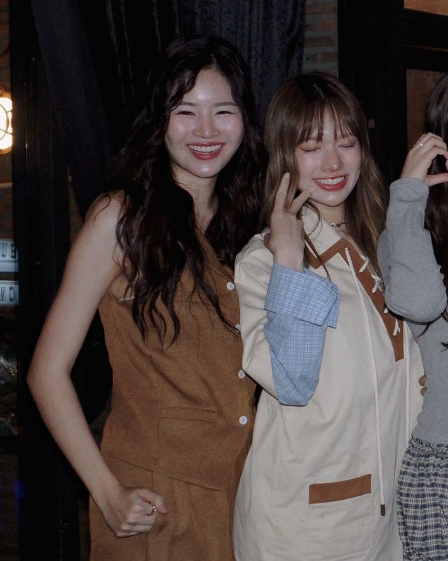 ppppppun_'s tweet photo. วิธีแสดงความเป็นเจ้าของก็ง่ายนิดเดียว โอบเอวบ้าง กอดคอบ้าง ให้มันโสดแค่แฟนคลับก็พอ 🙂‍↕️🙂‍↕️🙂‍↕️ https://t.co/Ek6ErNVV7x