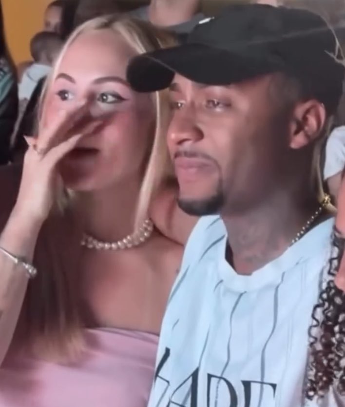 CanalRapRJ's tweet photo. Orochi se emociona com vídeo do Mano Brown em sua festa de aniversário surpresa! https://t.co/1gzXobG8A3