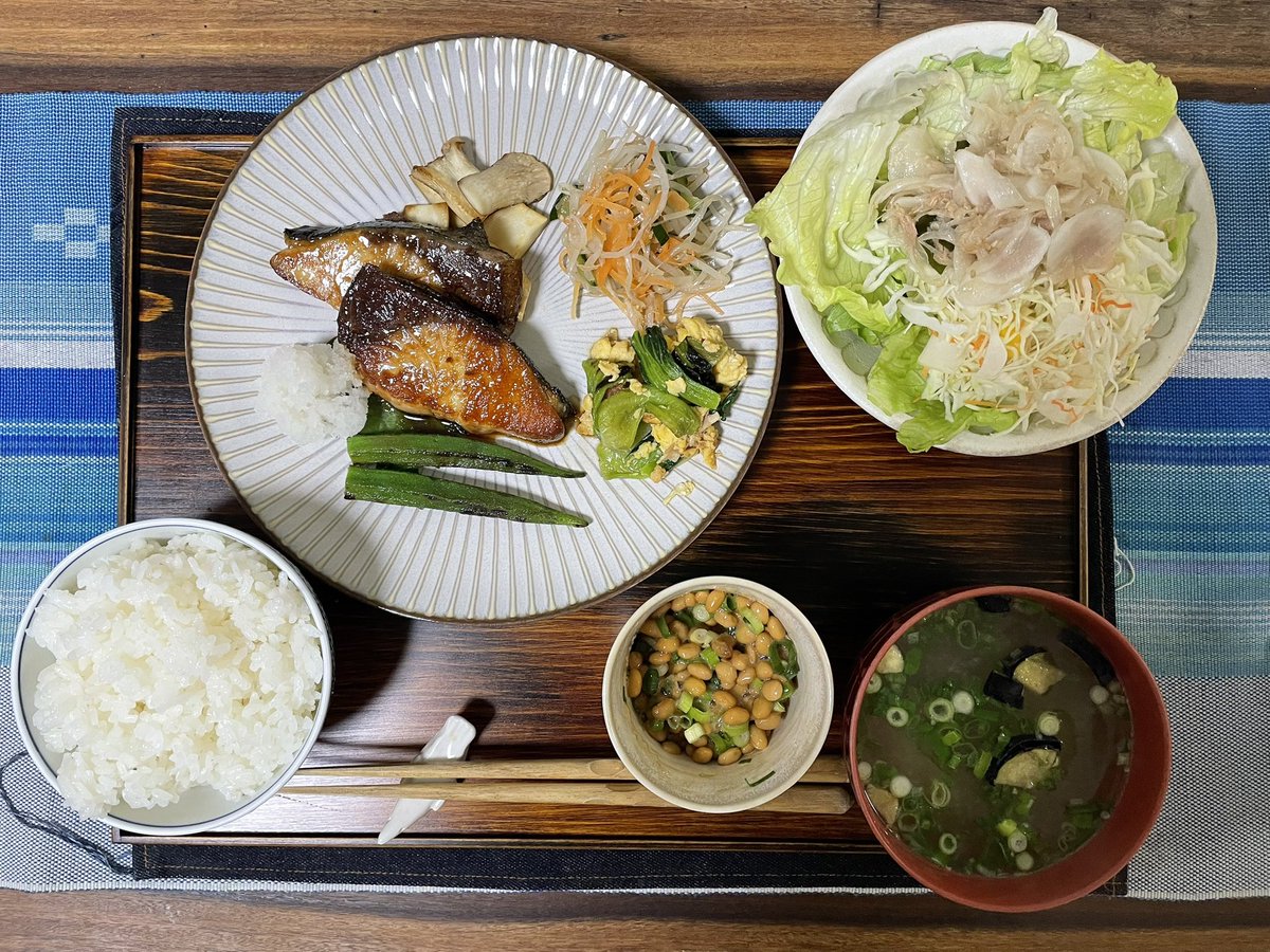 Tomo_Mrk3B01's tweet image. Hmm. The main for #dinner tonight, Yellowtail sauté with #Teriyaki sauce looks sooo appetizing that my hungry stomach is growling for this dish😋
Well. I can’t wait! Let’s put the sauté on rice and eat👍
#cookingathome 
#おうちごはん 
#twinglish 
#Twitter家庭料理