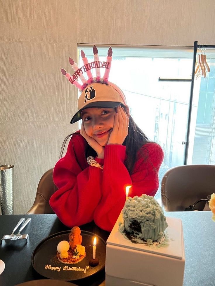 LISANATIONS tweet media