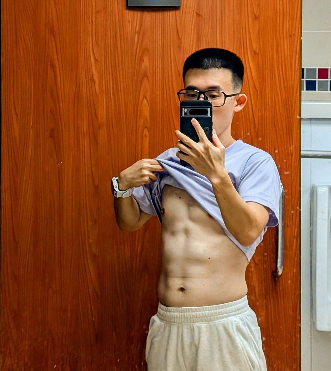 opssn87a's tweet photo. 最近大幅增加運動量
感覺生活有更平衡一些
但因為幾乎每天高強度有氧
吃得不夠的時候就一直掉肌肉
是有一點點困擾 https://t.co/MYPmwm0wOM