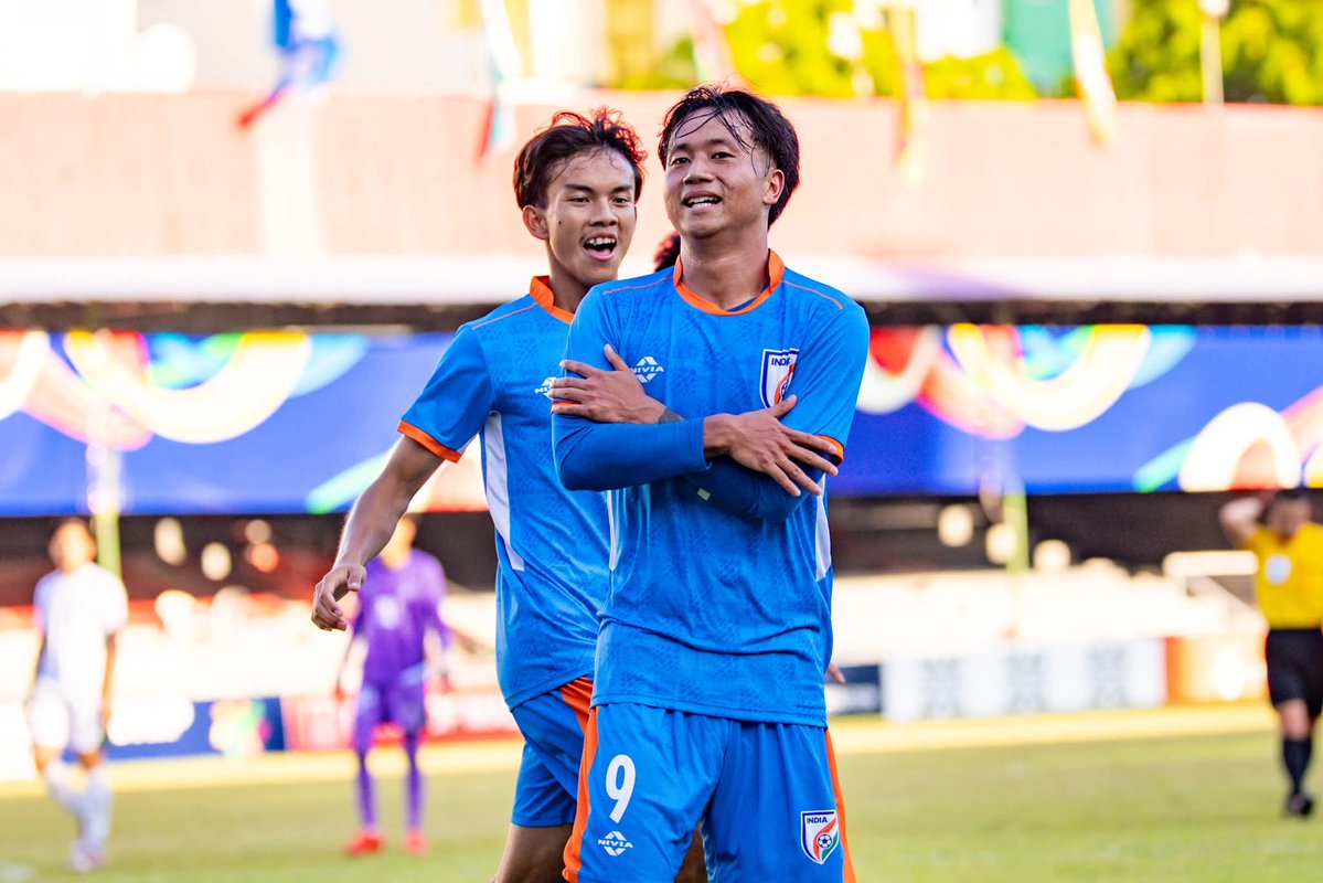 Kol_Football's tweet image. SAFF U-20 Championship Maldives 2026

INDIA 3-0 PAKISTAN

Scorer: Vishal Yadav, Omang Dodum-2 (Pen)

#BlueColts #U20SAFF2026 #INDPAK #IndianFootball
[SAFF U-20 Championship, Indian Football]
Pic - South Asian Football Federation -SAFF