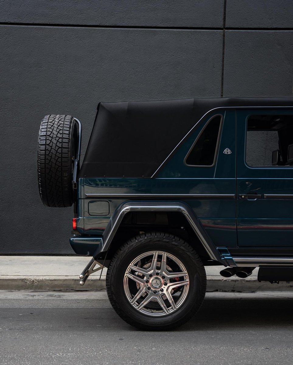 ThrottleCars's tweet photo. Maybach G650 Landualet.❤️ https://t.co/ujHcH4aSgj