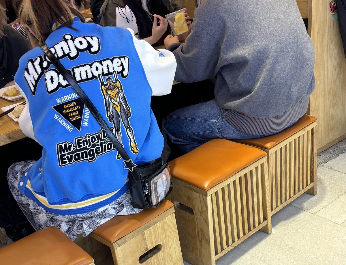 honey pourer tweet media