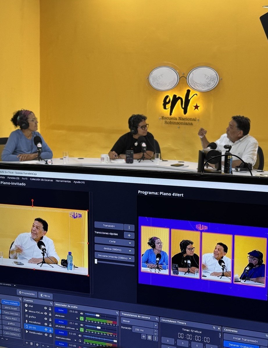 planwac's tweet photo. Ayer, en la Escuela Nacional Robinsoniana, en Catia, tuve el placer de compartir un cálido debate a través del podcast "Fuera de la caja", conducido por Erika Farías junto a compañeros y compañeras del Frente Francisco de Miranda. 

Hablamos a calzón quitao, fuera de la caja, más allá de cargos, de la visión que desde el Chavismo se construye en esta nueva etapa que va de la agresión a la negociación para seguir impulsando el proyecto popular, el de Chávez. 

Y por supuesto hablamos de la persistencia del bloqueo a Venezuela y cómo lo vamos superando. En breve sale. Les aviso.