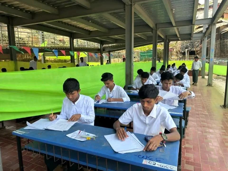 aziz_ro's tweet photo. Cox’s Bazar, Bangladesh - A Historic Step Forward for the Rohingya people 

Rohingya students sit for their first-ever matriculation exam in the camps under EBRR, following Myanmar’s curriculum ...

We stand in solidarity with these brave students. Education is their right, https://t.co/lmgd9UMkJW