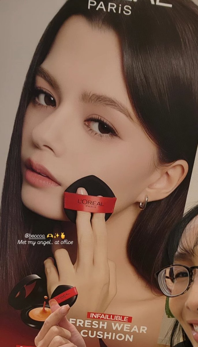 yoojlove143's tweet image. Ms. Vivi's IG story
'met my angel..at office🫶🏻✨🫰🏻'
Awww she's so sweet 🥹🫶🏻
 #LOrealParisTH  #LOrealMakeupTH #Makeup #LOrealFreshWearCushion #คุชชั่นงานผิว #LOrealParisTHxBecky
#Beckysangels #BeckyArmstrong‌