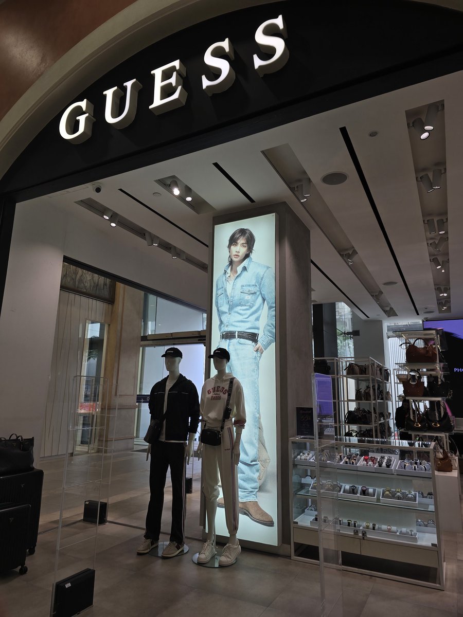 HYUNJIN VIRAL tweet media