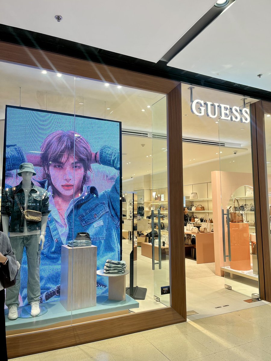 HYUNJIN VIRAL tweet media