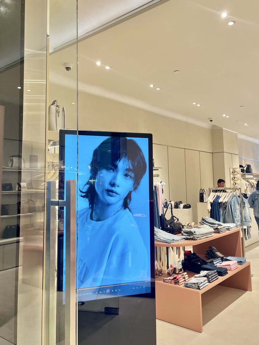 HYUNJIN VIRAL tweet media