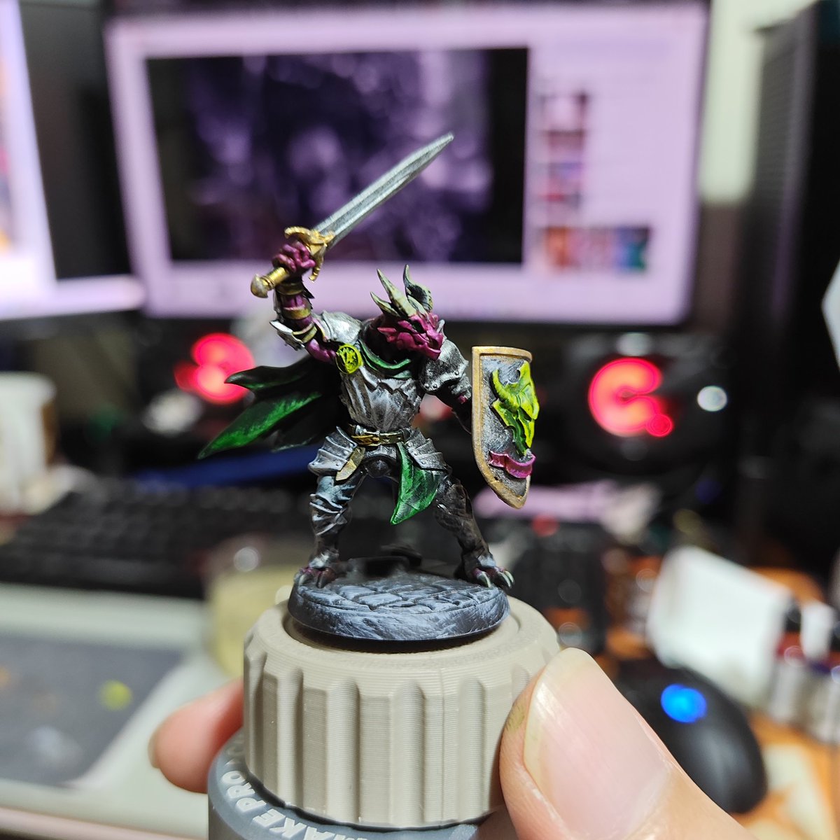 Leon_F90V's tweet image. Finally, I managed to do some painting again and it feels good~
#Dnd #minature