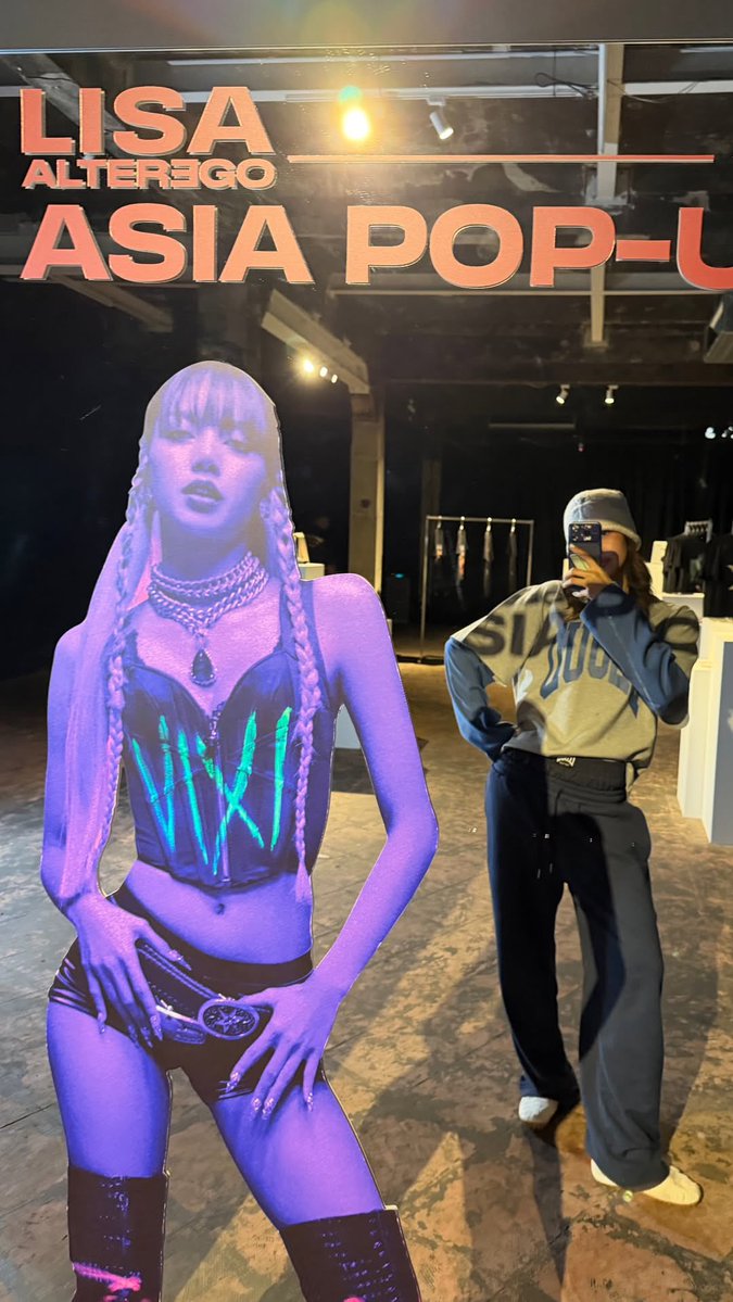 FOR ROSÉ & LISA tweet media