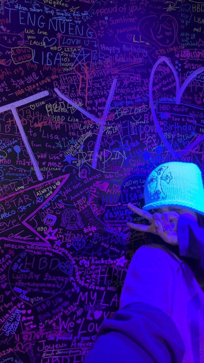 FOR ROSÉ & LISA tweet media