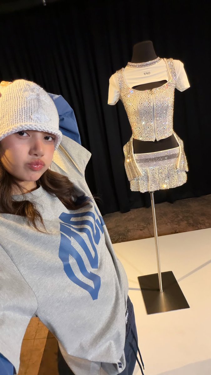 FOR ROSÉ & LISA tweet media