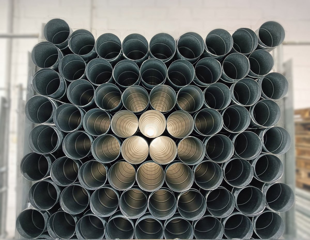 Bikat_SL's tweet photo. 📸 Precisión, resistencia y durabilidad para tus #instalaciones 💪.

Es lo que encuentras en nuestra #tubería helicoidal, aquí 👇 lista para salir de nuestras instalaciones hacia un nuevo proyecto de #conducción 💚. https://t.co/W9g225a97V