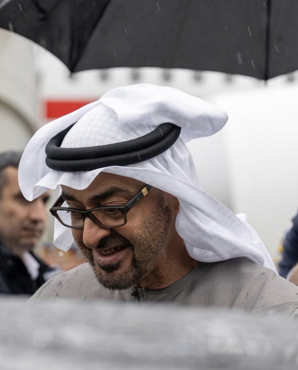 يا كِثَر ما يِفرِق حُضورَك عن الغير
مِثل المطر مَهَما هَطَل ما اكتَفَينا ☔️
