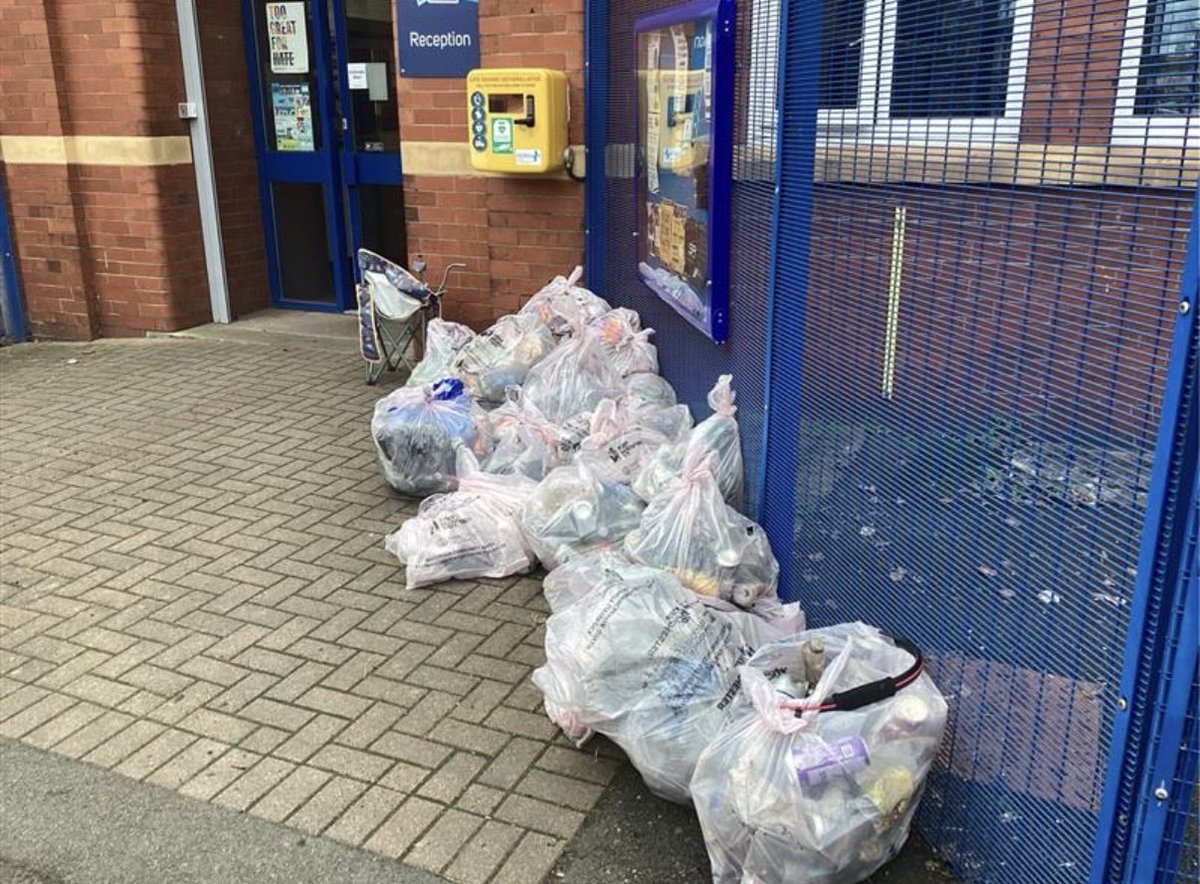 Oasis Aspinal tweet media