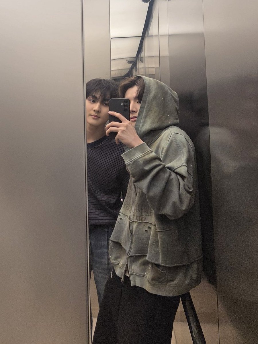 my jakewon 🥹🫳🏻 

2020                                                      2026