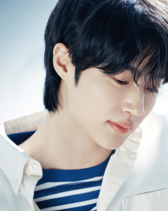 mandyqua's tweet photo. 邊佑錫 X GIORDANO KOREA💙💙💙

Source/IG@giordanokr

▶邊佑錫、IU新劇《21世紀大君夫人》公開劇照、預告，邊佑錫形容角色特質 : 「孤單、堅毅」
https://t.co/Hqbb0DfJp3

#변우석 #ByeonWooSeok https://t.co/5fSxnQAZUX