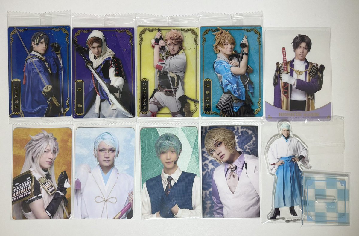 hhhky_21's tweet photo. 〖交換・譲渡〗 ミュージカル 刀剣乱舞 刀ミュ ウエハース 祝玖寿 ランダム ふぉとカード 夜半 クリアカード 髭切 単騎出陣 ミニブロマイド

譲￤三日月･岩融･ソハヤ･浦島･小狐丸･巴･一期･長谷部･髭切

求￤同異種・蜂須賀 > 髭切、後家 
       ウエハース･蜂須賀♾️
       定価➕送料
↓ https://t.co/L78DFZUSBh