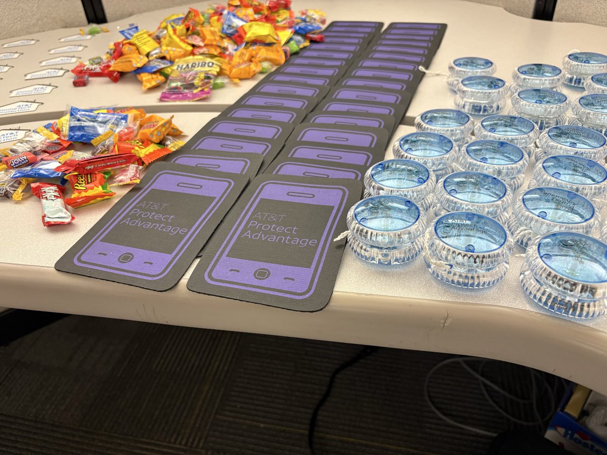LorafromAsurion's tweet image. We are here in Lubbock Loyalty sharing insights on Protection products and giving out goodies!
Come by and see us! #Protectthedevices #lifeatatt
