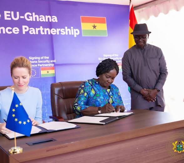 WithoutHistory tweet media