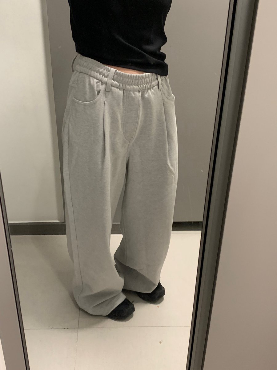 이거 바지 핏 진쯔 예쁨
엄마도 자기꺼 하나 사달라했슴