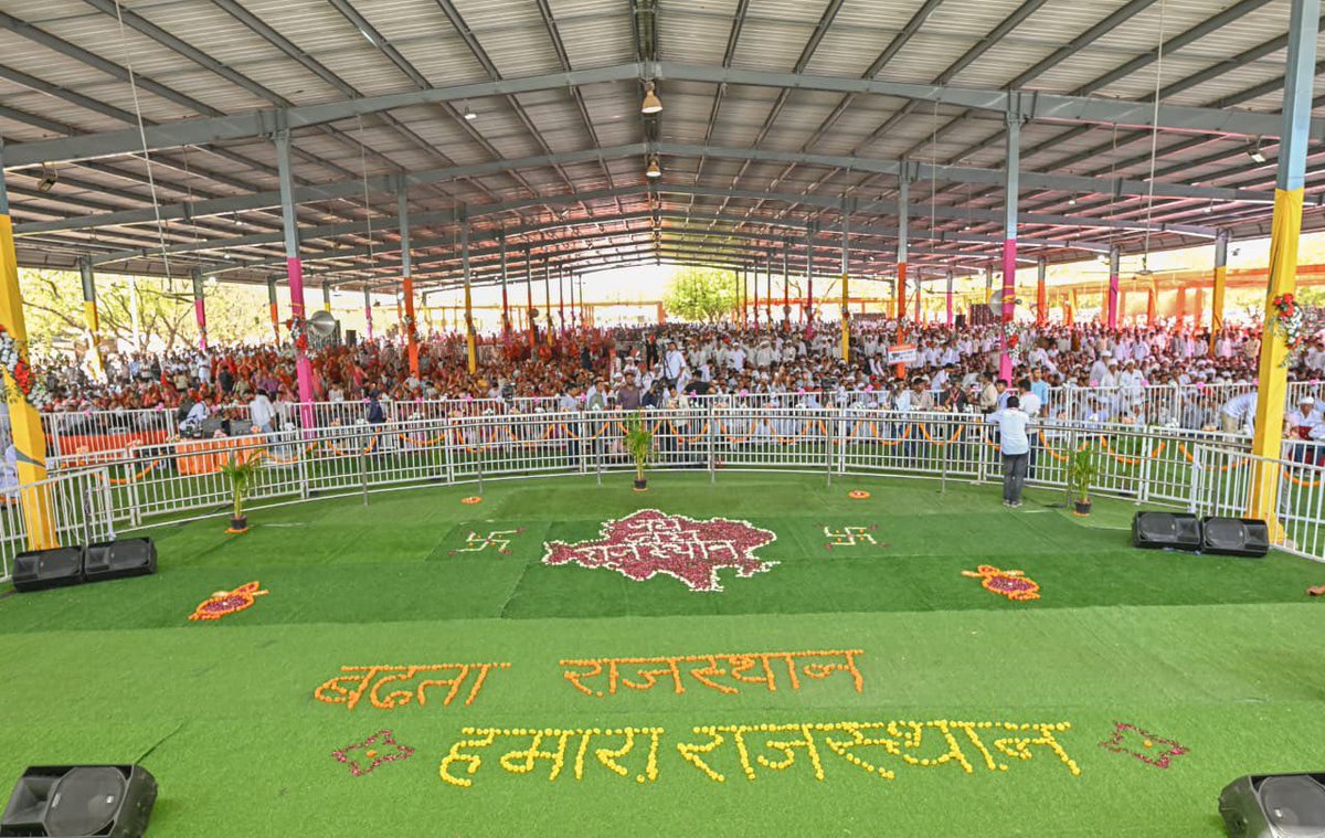 इस अवसर पर माननीय केंद्रीय मंत्री श्री <a href="/gssjodhpur/">Gajendra Singh Shekhawat</a> जी, राज्यसभा सांसद एवं राजस्थान भाजपा प्रदेश अध्यक्ष श्री <a href="/madanrrathore/">Madan Rathore</a> जी, श्री जोगाराम पटेल जी, श्री जोराराम कुमावत जी, सांसद श्री लुंबाराम जी, श्री जीवाराम जी सांचौर, श्री अरुणकुमार जी पचपदरा, श्री पी. पी. चौधरी जी, श्री
