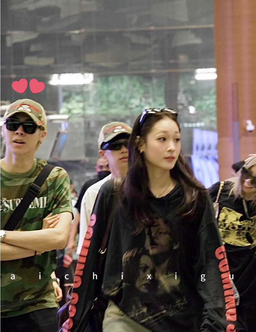 them sharing woo’s 🧢  #웇앤