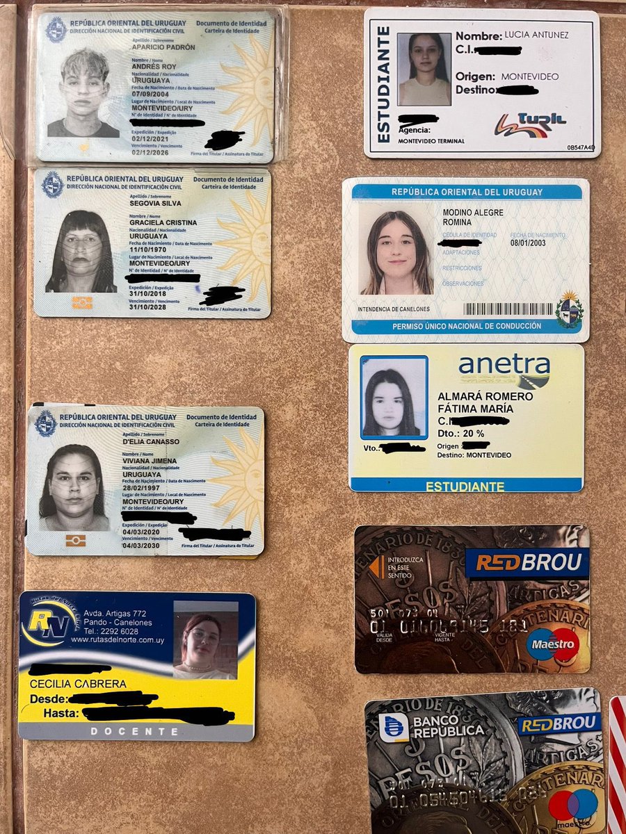 emekavoces's tweet image. 🔴 #ATENCION #MONTEVIDEO Aparecieron muchos documentos de identidad, tarjetas de crédito y débito, licencias de conducir, etc en La Comercial en calles Juan Paulier y Aramburú. Probablemente fueron robados me informan los vecinos.